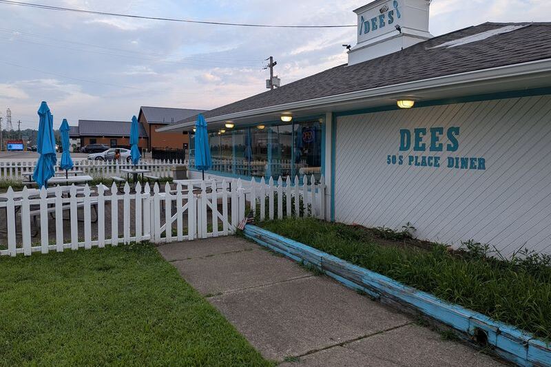 This Ohio Diner Feels Like Stepping Straight Back Into The 1950s