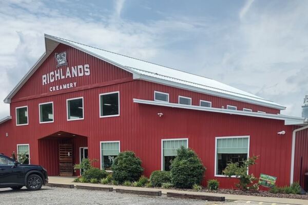 This Virginia Creamery Scoops Homemade Ice Cream from Its Own Cows’ Milk and Serves It by the Flight