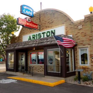 This Old-School Illinois Route 66 Diner Has Been Plating Home Cooking For Road-Trippers Since The 1930s