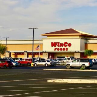 This Arizona Discount Supermarket Has Shoppers Filling Bulk Bins and Marveling at the Checkout Total