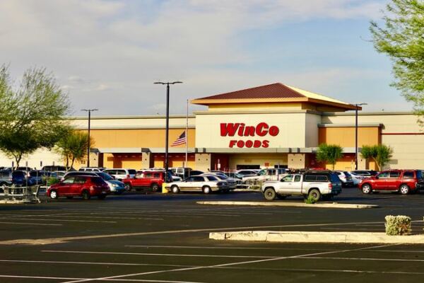 This Arizona Discount Supermarket Has Shoppers Filling Bulk Bins and Marveling at the Checkout Total