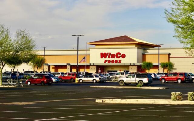 This Arizona Discount Supermarket Has Shoppers Filling Bulk Bins and Marveling at the Checkout Total