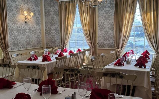 This Massachusetts Inn Dating to 1716 Serves Elegant Dinners Just a Mile From Concord’s Old North Bridge
