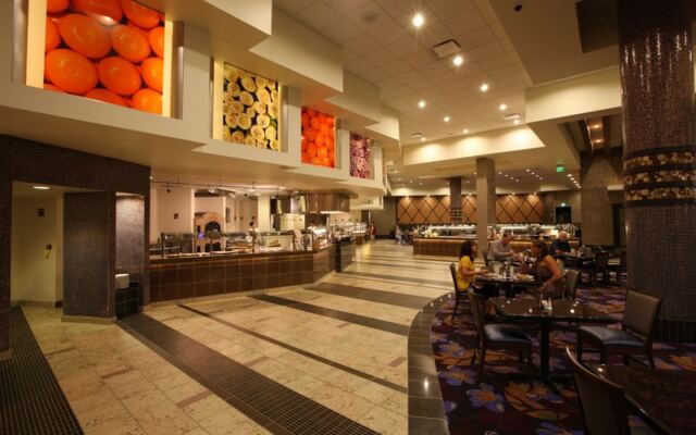 Every Friday Is Seafood Night at This Iowa Casino Buffet, Where Crab Legs and Lobster Tails Join the All-You-Can-Eat Spread