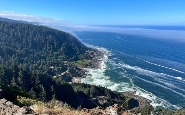 Step Up to This Oregon Coast Overlook Where the Earth Seems to Drop Into Forever