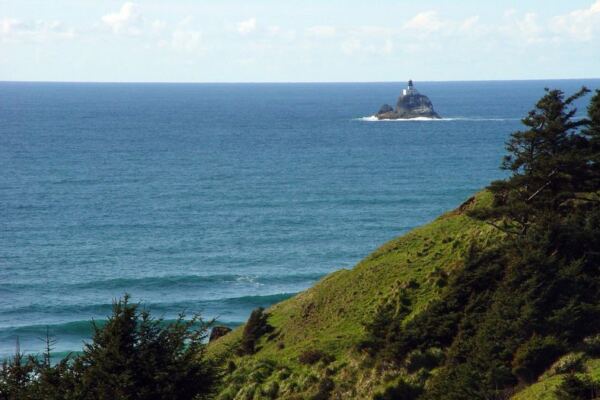 This Oregon Coastal Lighthouse Holds a Quiet Secret Curious Visitors Detour Miles to Uncover