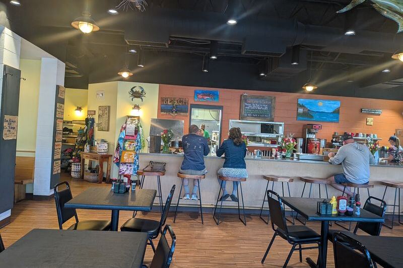 You’ll Watch Boats Pull Up at This Tennessee Marina Cafe With All-You-Can-Eat Friday Catfish