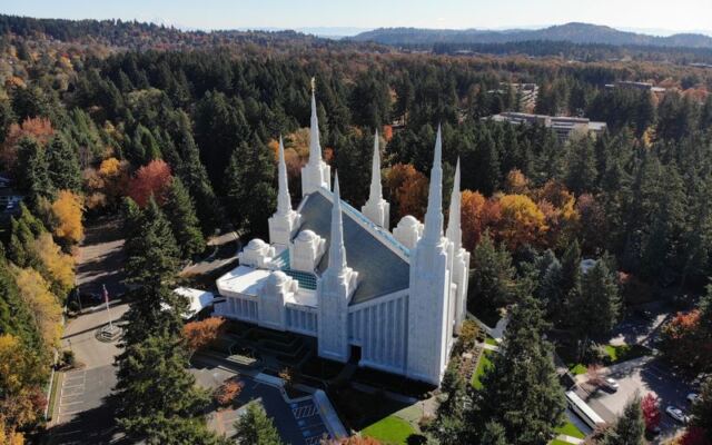 This Oregon Temple Rises 170 Feet on Seven Wooded Acres With White Marble and a Gold-Crowned Spire