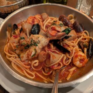 Regulars Swear This Hole-In-The-Wall Illinois Italian Spot Tastes Like Nonna’s Kitchen