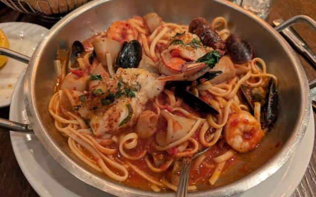 Regulars Swear This Hole-In-The-Wall Illinois Italian Spot Tastes Like Nonna’s Kitchen