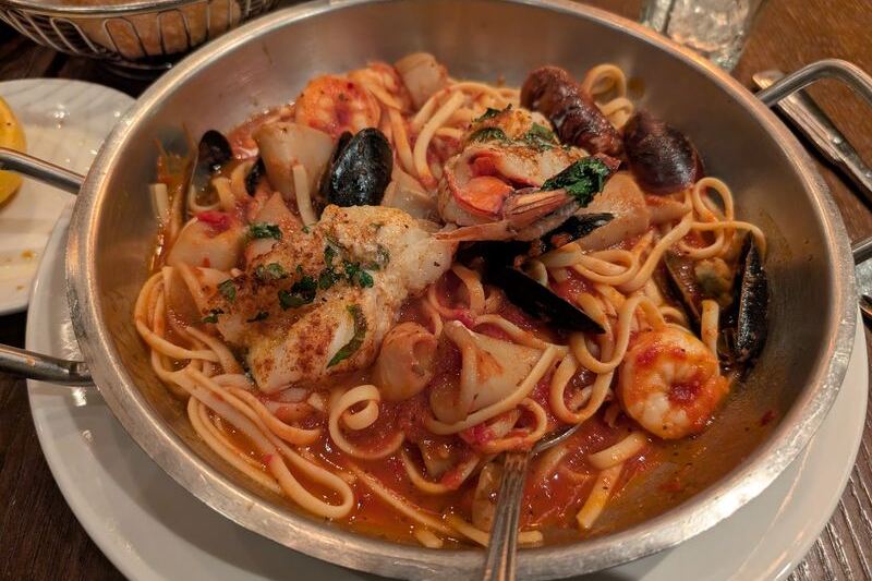 Regulars Swear This Hole-In-The-Wall Illinois Italian Spot Tastes Like Nonna’s Kitchen
