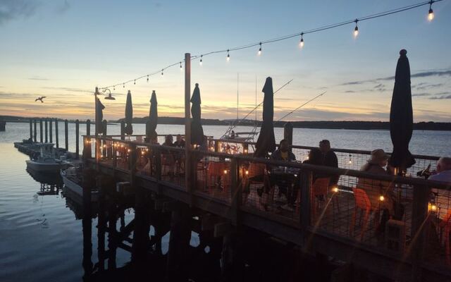 Rave-Worthy Hush Puppies Are Hiding Inside This No-Frills South Carolina Fish House on the Docks