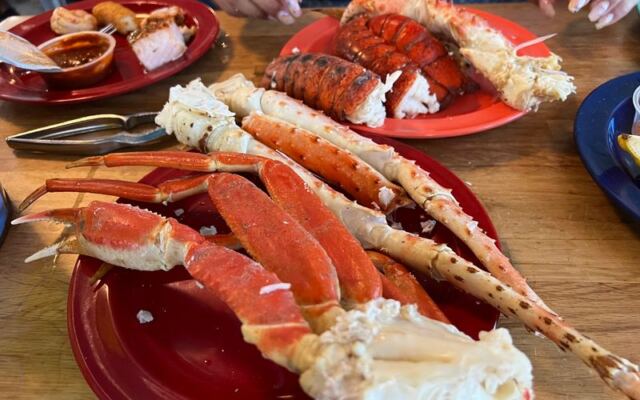 This North Carolina Seafood Buffet Keeps Fresh Crab Legs Coming to Your Table Faster Than You Can Finish Them