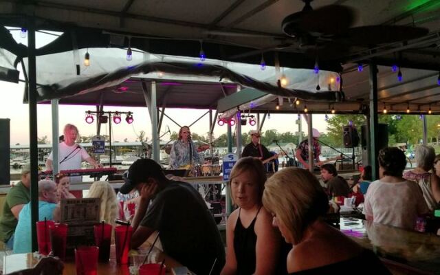 This Laid-Back Tennessee Marina Hangout Serves Burgers and Live Music on a Deck Right on the Water