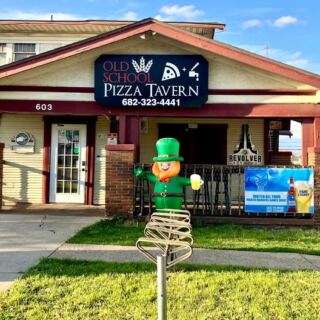 This Old-School Texas Tavern Pours Craft Beer and Thin-Crust Pies in a Cozy Old House