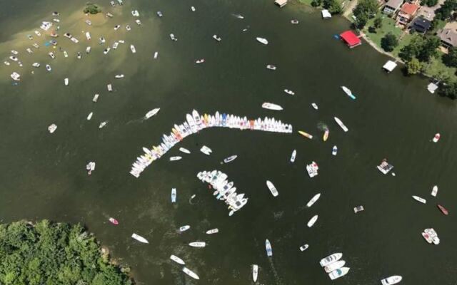 This Boat-Access Sandbar On Tennessee’s Old Hickory Lake Turns Into A Floating Party Every Weekend