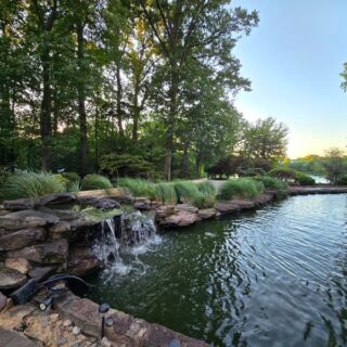 This Virginia Restaurant Is A Romantic Lakeside Hideaway You’d Never Expect In An Office Park