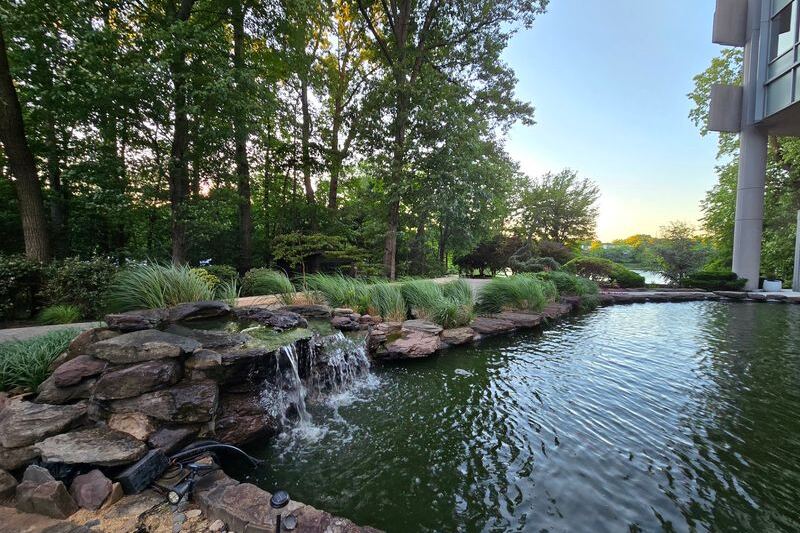 This Virginia Restaurant Is A Romantic Lakeside Hideaway You’d Never Expect In An Office Park