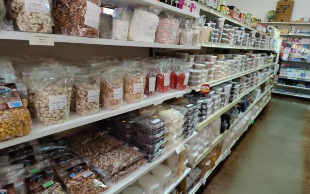 This Texas Pennsylvania Dutch Store Is So Loaded With Bulk Spices, Canned Goods, And Fried Pies You’ll Fill A Cart