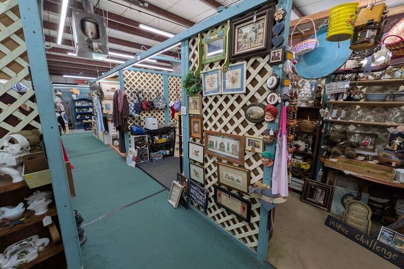 This New Jersey Vintage Co-Op Lets You Browse Booths and Save 20% With Cash