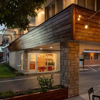 This Groovy Ohio Motel Makes Checking In Feel Like Stepping Into 1955