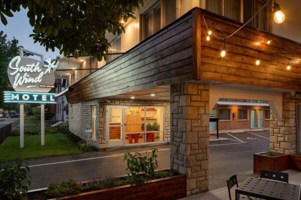 This Groovy Ohio Motel Makes Checking In Feel Like Stepping Into 1955