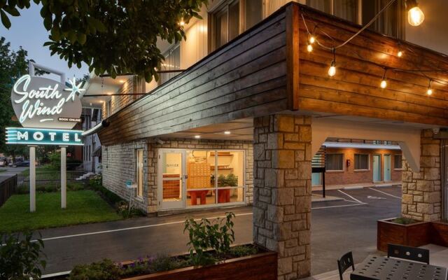 This Groovy Ohio Motel Makes Checking In Feel Like Stepping Into 1955