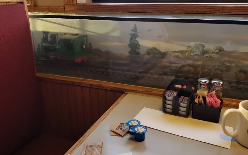 This Oregon Restaurant Runs Over 1,000 Feet of Model Railroad Track Right Past Your Table