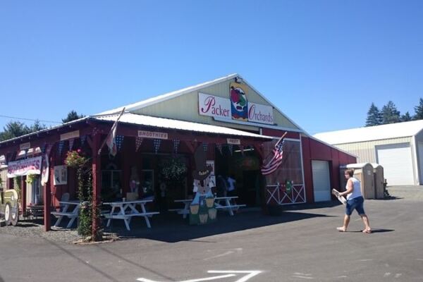 This Oregon Farm Stand Hands You Warm Apple Cider Donuts and Free Samples Before You Even Get Inside