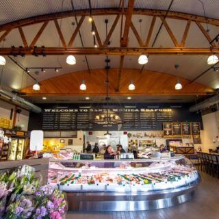 This California Seafood Market Has A Raw Oyster Bar Where Locals Turn Fresh Fish Into Dinner