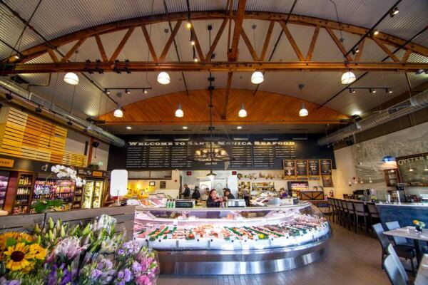 This California Seafood Market Has A Raw Oyster Bar Where Locals Turn Fresh Fish Into Dinner