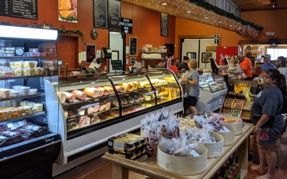 This Tennessee Amish Bakery Sells Fresh Pies So Cheap People Drive In From Out of State