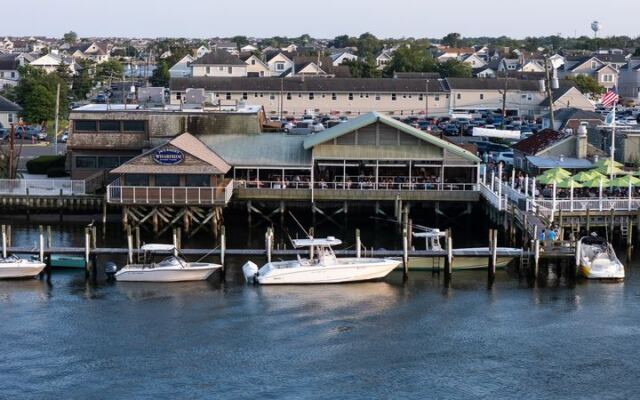 Fresh Seafood And Sunset Views Make This Bustling New Jersey Waterfront Restaurant Worth Another Trip