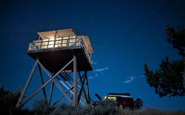 These 7 Oregon Fire Lookouts Rent Overnight for Less Than a Motel Room, With Jaw-Dropping Views