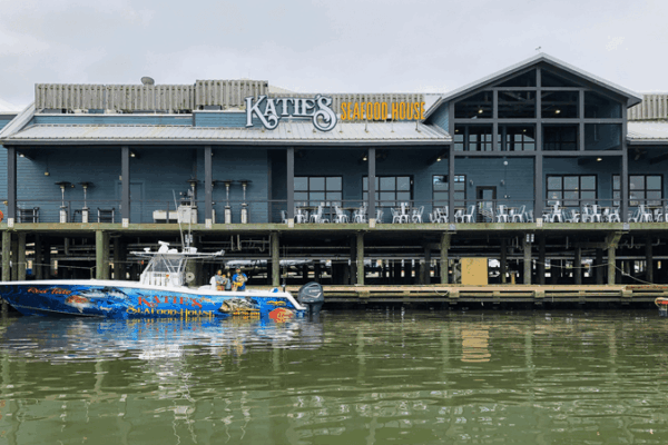 Boat-Fresh Gulf Seafood Is the Real Draw at This Unfussy Texas Seafood House Right on the Docks