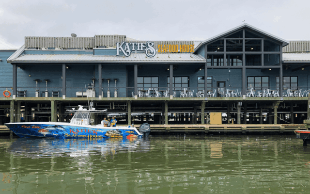 Boat-Fresh Gulf Seafood Is the Real Draw at This Unfussy Texas Seafood House Right on the Docks