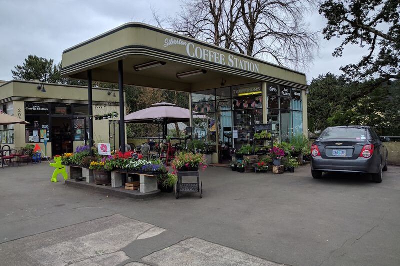 There’s A Funky Vintage Oregon Town Made For Walking, With Murals And Treasure-Hunting Shops On Every Block