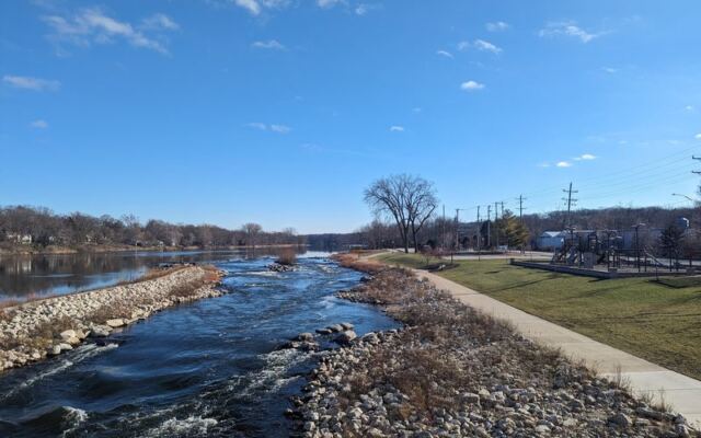 This Free Illinois River Park Lets You Ride the Rapids on a Tube and Walk Right Back Up for Another Run