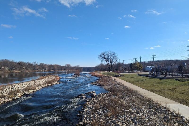 This Free Illinois River Park Lets You Ride the Rapids on a Tube and Walk Right Back Up for Another Run