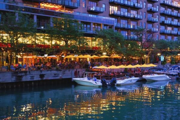 This Waterfront Illinois Pizzeria Was Named One Of The Best In The Country