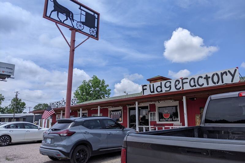 This Tiny Calera Country Market Bakes Butter Bread So Good People Drive Hours for a Sandwich