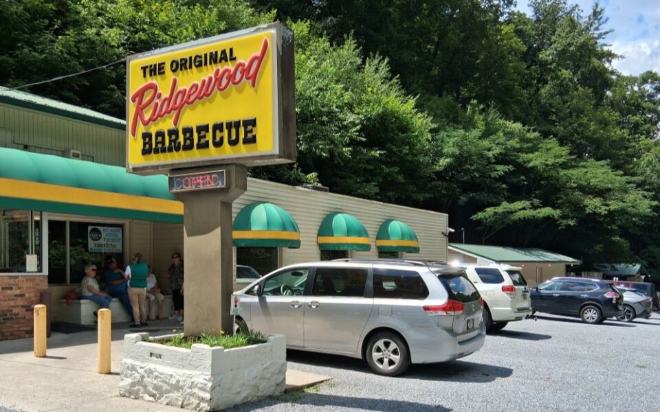 These 10 Middle-of-Nowhere Tennessee Restaurants Serve Comfort Food Worth Every Backroad Mile