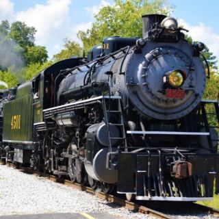 This Tennessee Vintage Train Takes You Through A Mountain Tunnel To Sweeping Fall Views