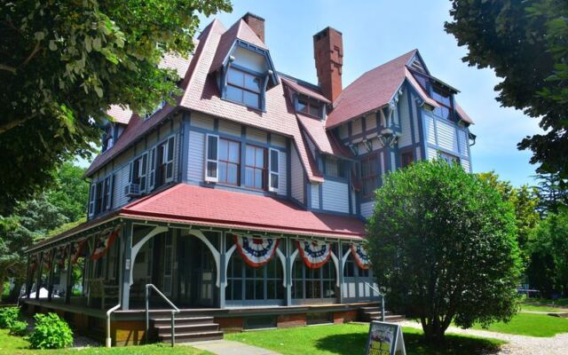 This Cape May Mansion Turns a Guided Tour Into Victorian Design Drama
