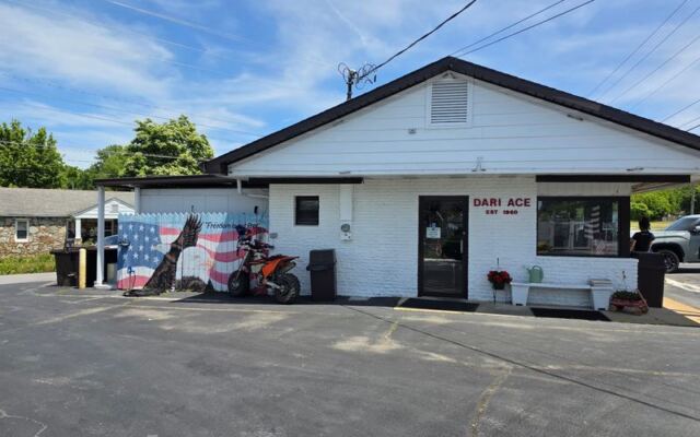 Road-Trippers Keep Detouring to Erwin, Tennessee for the Bacon Cheeseburger at This Old Drive-In