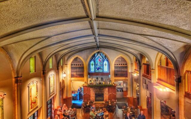 9 Restaurants Hiding Inside Old Illinois Churches, Depots, And Mansions That Are Worth The Drive