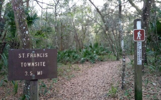 Hike 8 Miles Through Florida Backwoods and You’ll Reach a Forgotten Abandoned Town