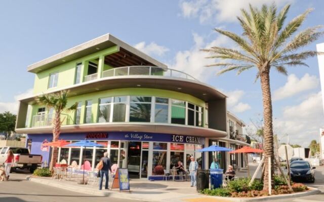 Fort Lauderdale Beach Ice Cream Shop Still Scoops Homemade Flavors Steps From the Sand