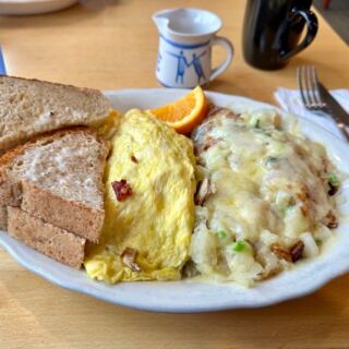 Oregon Coast Locals Have Lined Up for Decades for This Cafe’s German Potatoes and Fluffy Pancakes