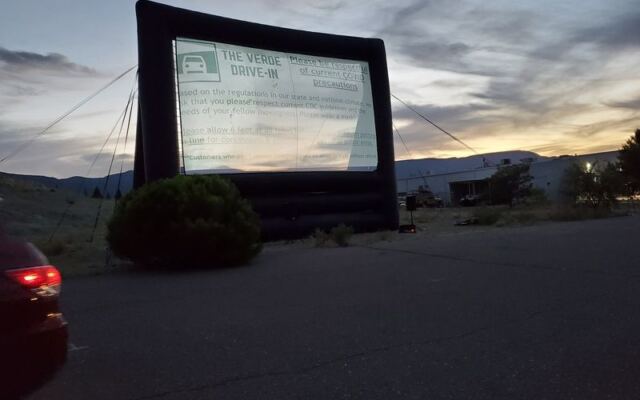This Nostalgic Arizona Drive-In Puts Movies Under a Million Stars Worth the Verde Valley Drive